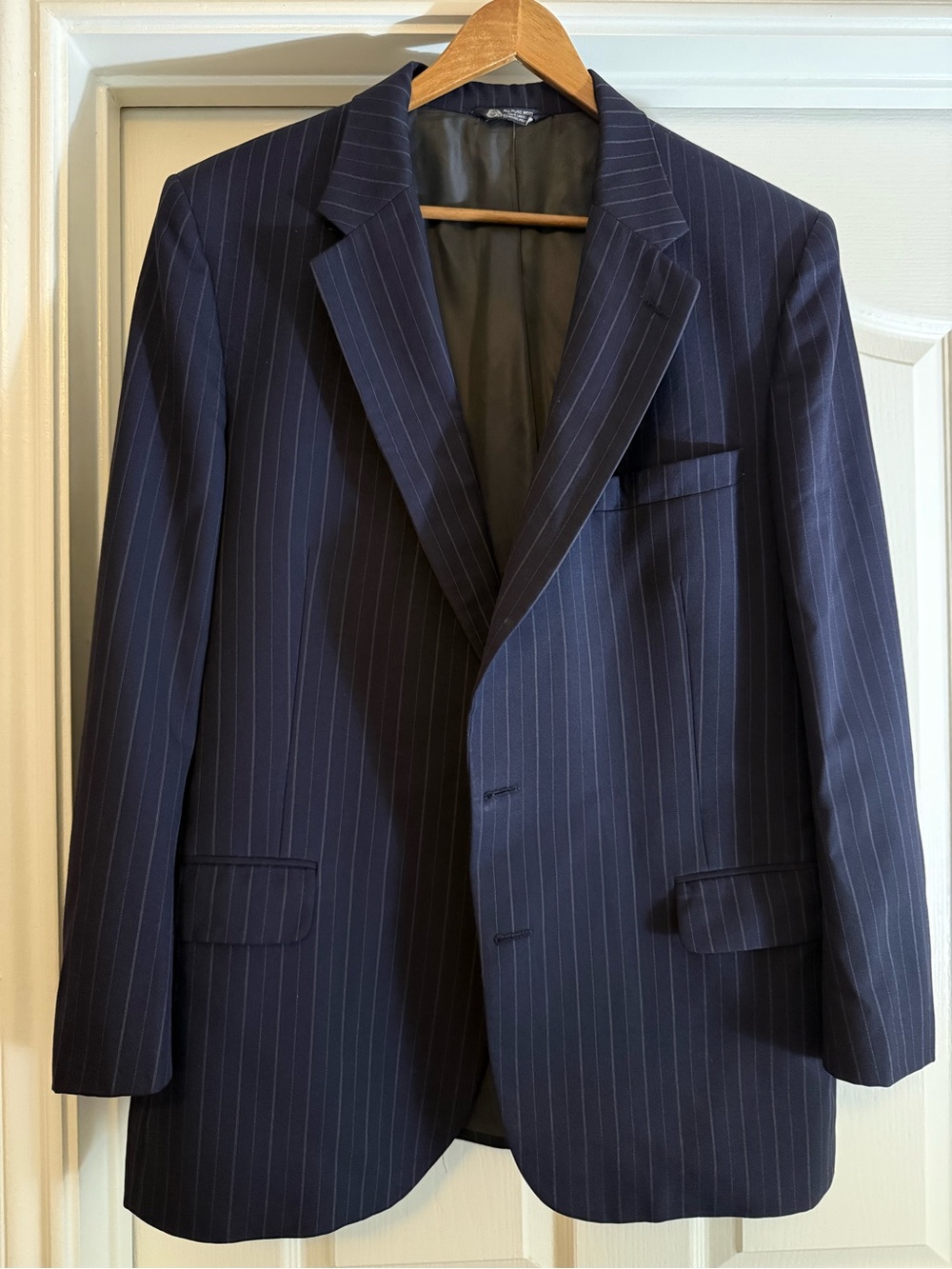 Vintage Burberry’s Men's Navy Pinstripe Blazer - Classic Tailored Style